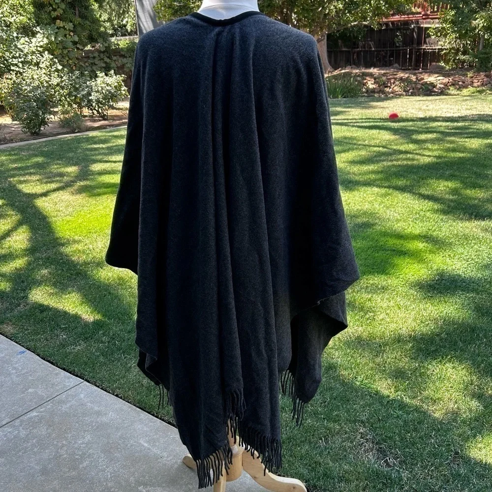 L’AGENCE Wool / Cashmere Fringed Gray Cape | One Size